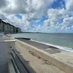 Vue A Dieppe, Les Pieds Dans L'eau Dieppe