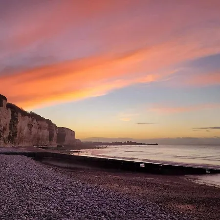 Vue A Dieppe, Les Pieds Dans L'eau *