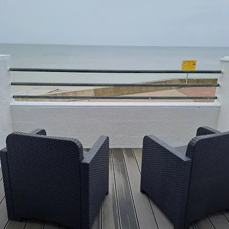 Vue A Dieppe, Les Pieds Dans L'eau * Dieppe