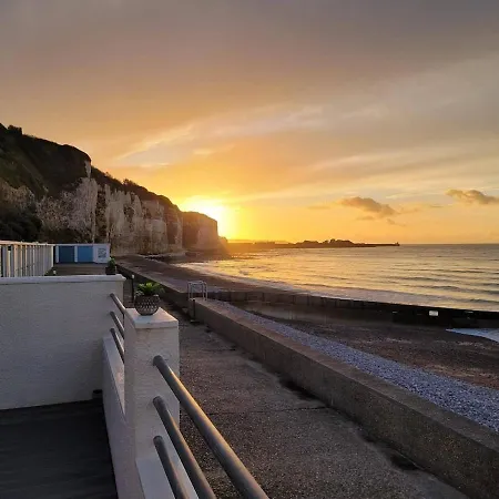 Vue A Dieppe, Les Pieds Dans L'eau *