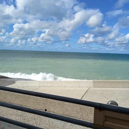 Vue A Dieppe, Les Pieds Dans L'eau Apartment *