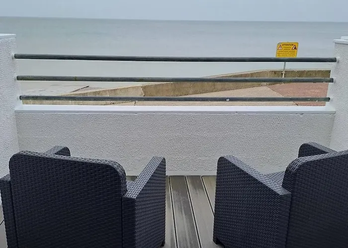 Vue A Dieppe, Les Pieds Dans L'eau * Dieppe