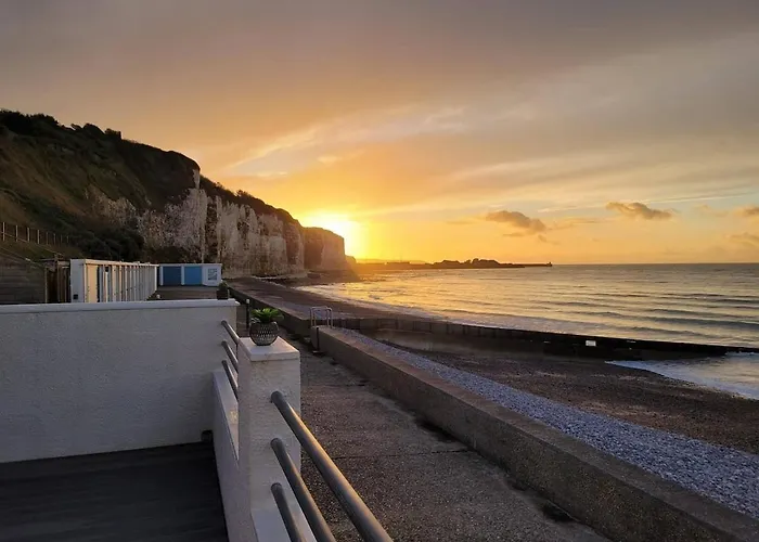 Vue A Dieppe, Les Pieds Dans L'eau *