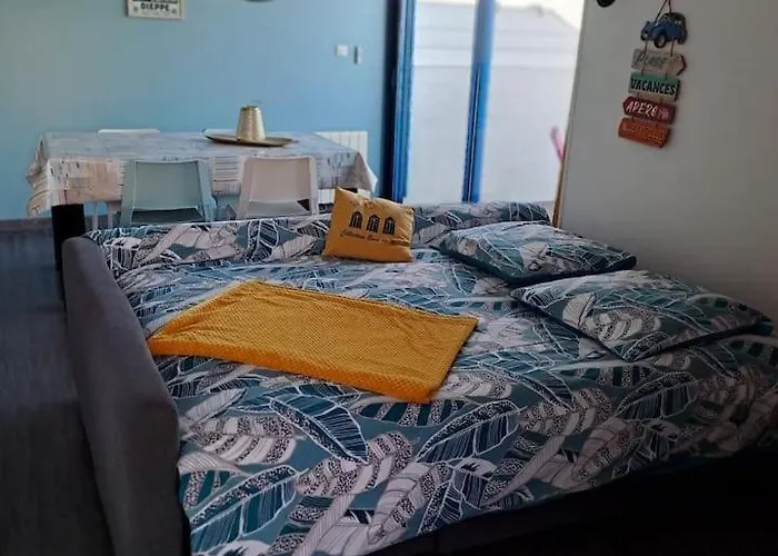 Vue A Dieppe, Les Pieds Dans L'eau * Dieppe