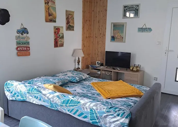 Vue A Dieppe, Les Pieds Dans L'eau